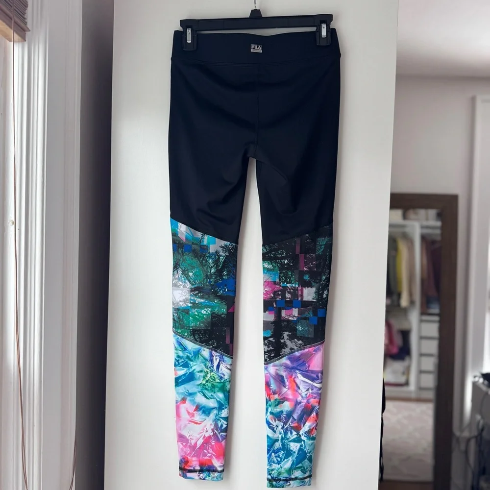 NWOT | FILA MIDRISE GRAPHIC COLOR BLOCK LIVE IN MOTION TRAIN YOGA RUN LEGGINGS